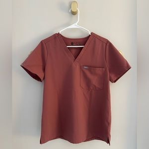 Figs Catarina One Pocket Scrub Top - Mauve - Size Medium